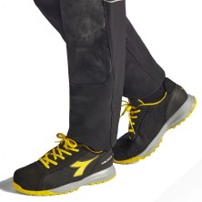 zapatilla diadora glove mds text low s1ps en negro