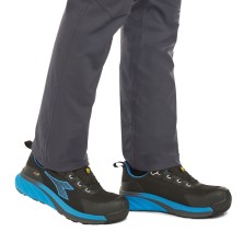 zapatilla diadora vortex da2 low s3s en negro/azul imperial