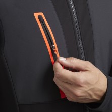 chaleco softshell diadora hybrid en negro/espectro