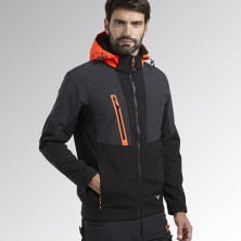 chaqueta softshell diadora hybrid en negro/espectro