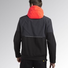 chaqueta softshell diadora hybrid en negro/espectro