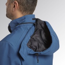 chaqueta softshell diadora acolchada sail en azul marruecos