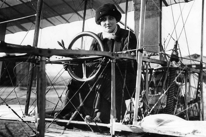Raymonde de la Roche. primera mujer piloto