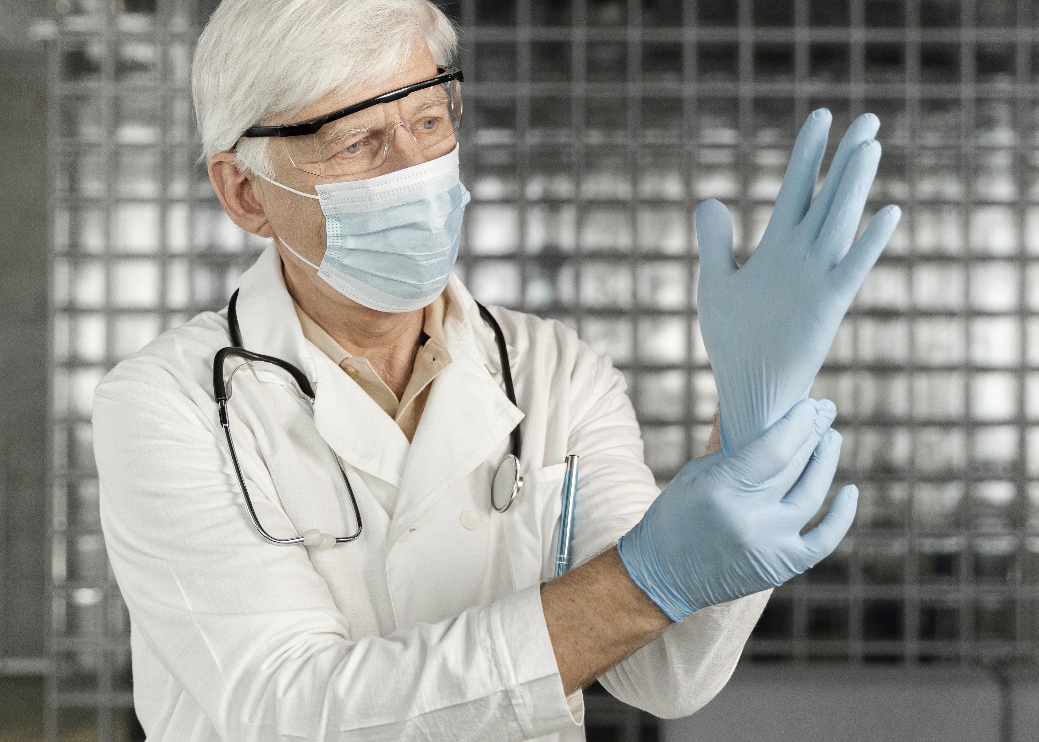 Guantes sanitarios y normativas de uso alimentario