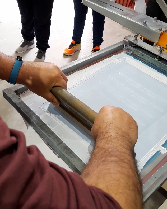 Proceso de impresión en serigrafía